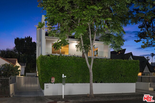Building Photo - 613 Westmount Dr