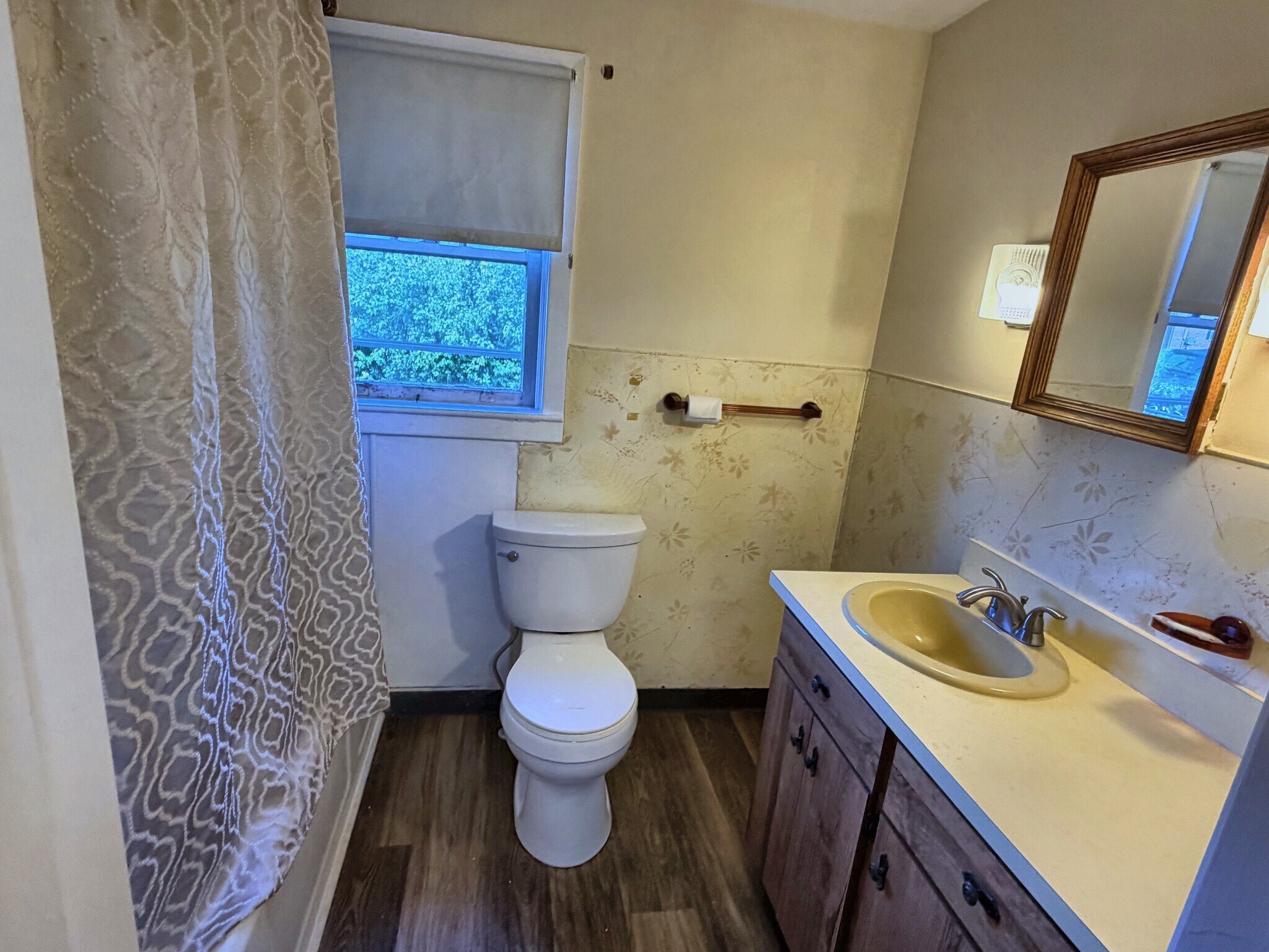 Bathroom - 629 Maple Dr