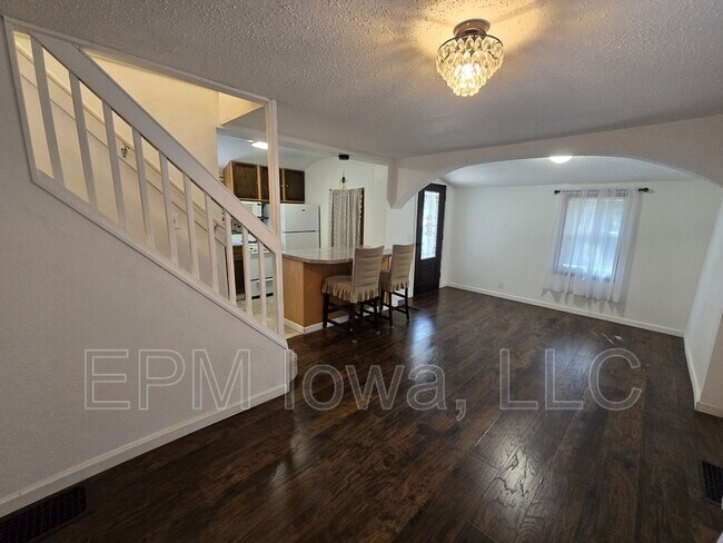 Building Photo - 430 Stratford Ave