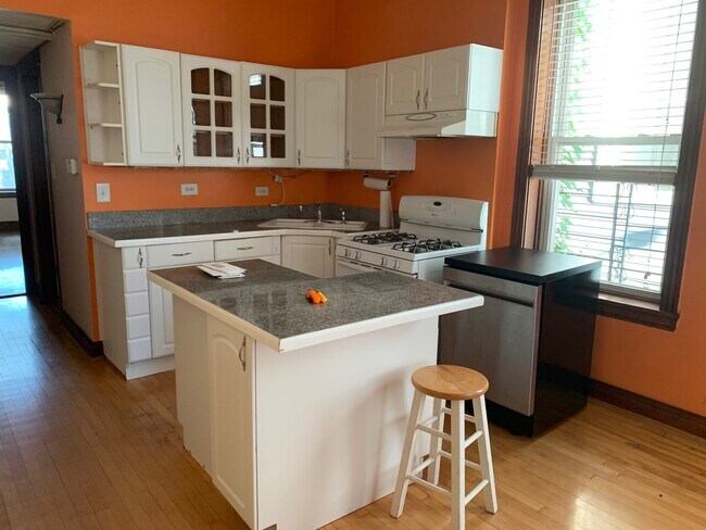 Building Photo - 2956 N Avers Ave
