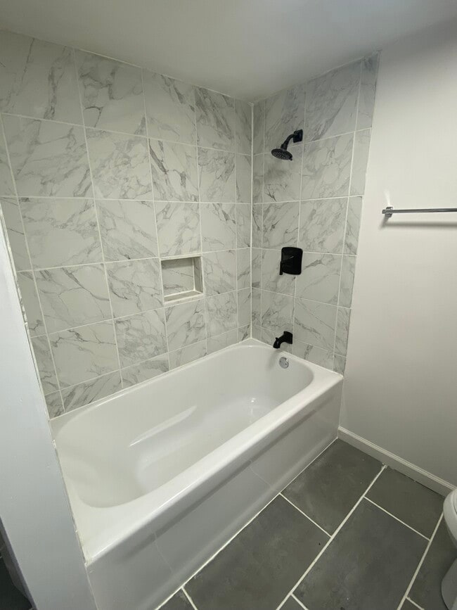 Building Photo - 7376 Countrybrook Dr