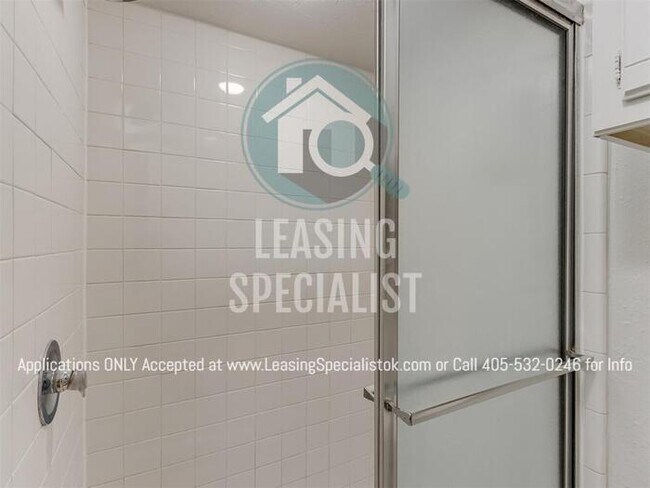 Building Photo - Stunning Yukon 3 Bed 2 Bath Home Available...