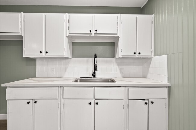 Building Photo - 8666 Candy St