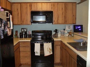 Cozy Equipped Kitchen - 3172 Windchase Blvd