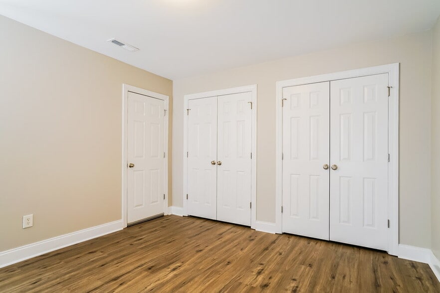 Building Photo - 49 E Trafalgar Ct