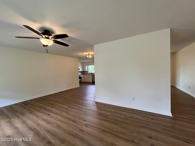 Building Photo - 5205 Dakota Ct