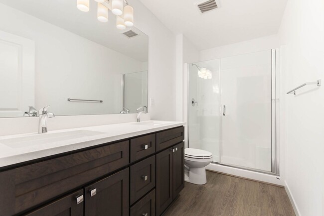 Building Photo - 304 S 48th Ct