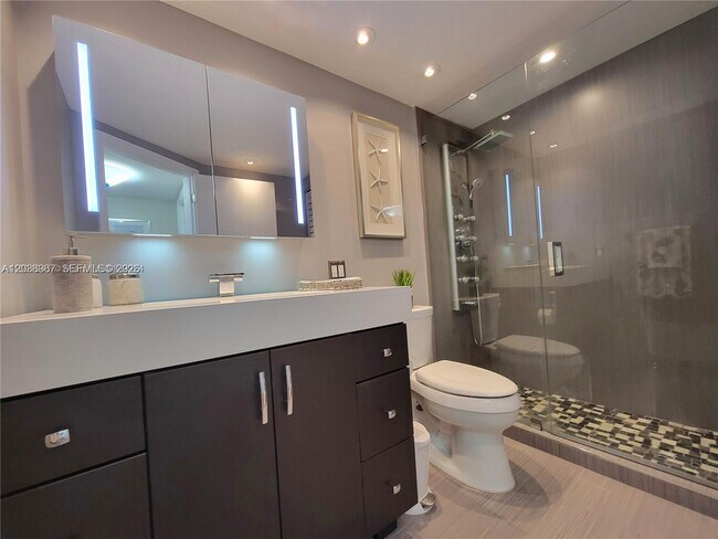 Building Photo - 2030 S Ocean Dr
