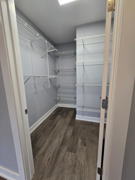Building Photo - 635 Perrie Dr