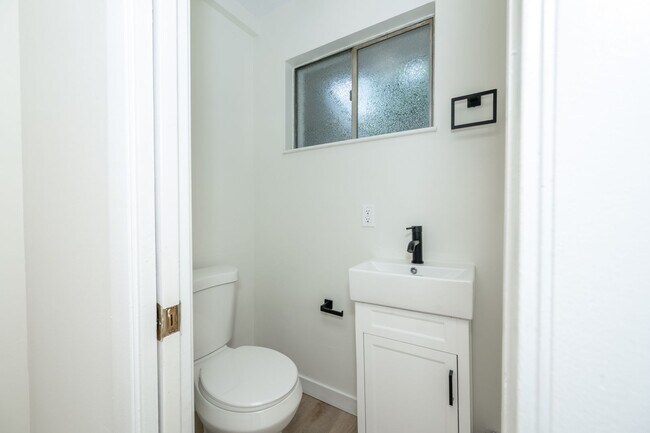 Building Photo - Contemporary Mid Century Modern and updated 3 Bedroom Ranch