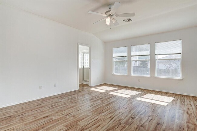 Building Photo - 1305 4 Cabin Ct