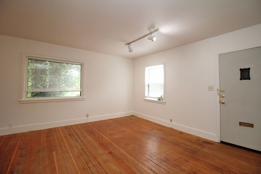 Building Photo - 1807-1811 SW Market St