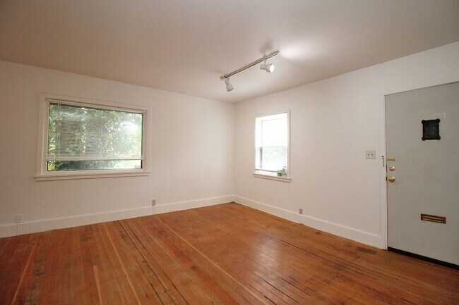 Building Photo - homeg01