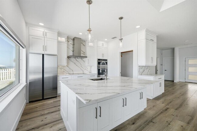 Building Photo - 1909 Gulfview Dr