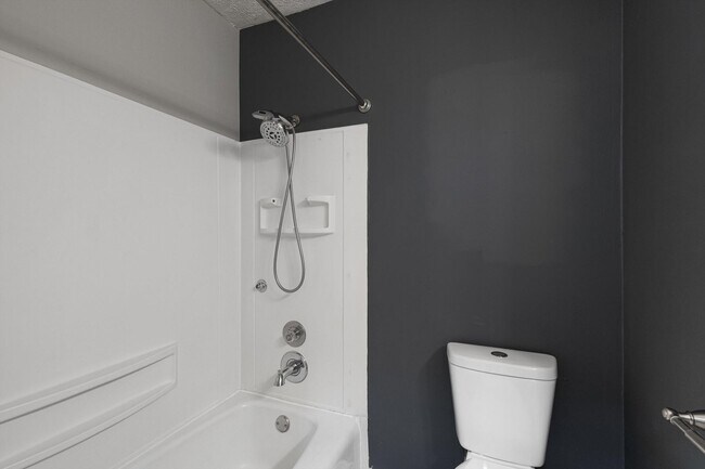 Building Photo - **3 Bedroom with a non-conforming and 2.5 bathrooms in Millard**