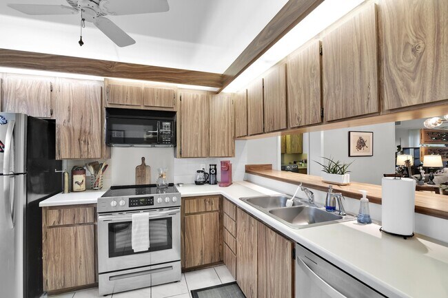 Building Photo - 6073 Balboa Cir