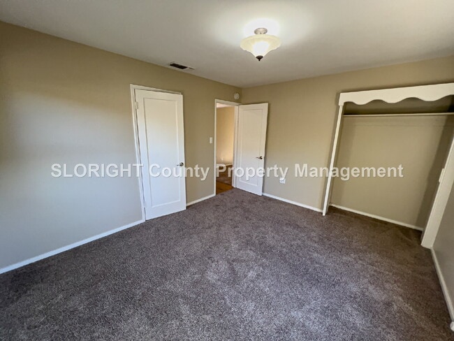 Building Photo - AVAILABLE NOW - Charming Home Just ½ Mile from Downtown Paso Robles - 2 Bed / 1 Bath