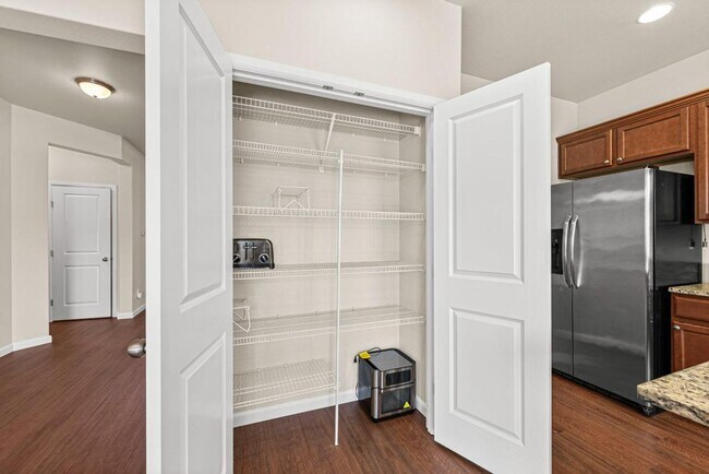 Building Photo - Fully Furnished 5-Bedroom Horizon Pointe H...