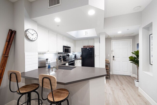 Building Photo - 2419 Fifth Ave