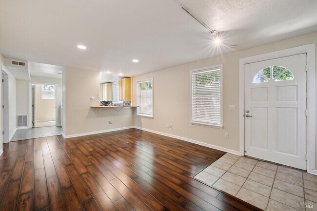 Building Photo - 711 San Anselmo Ave