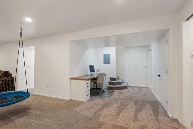 Building Photo - 2521 Apricot Pl