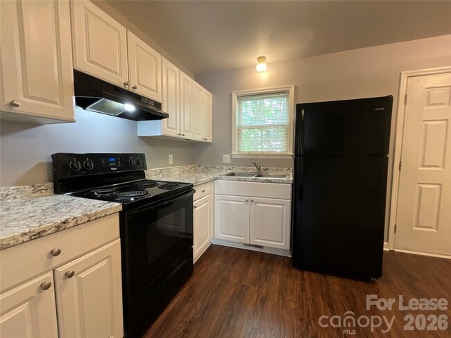 Building Photo - 206 W 15th St