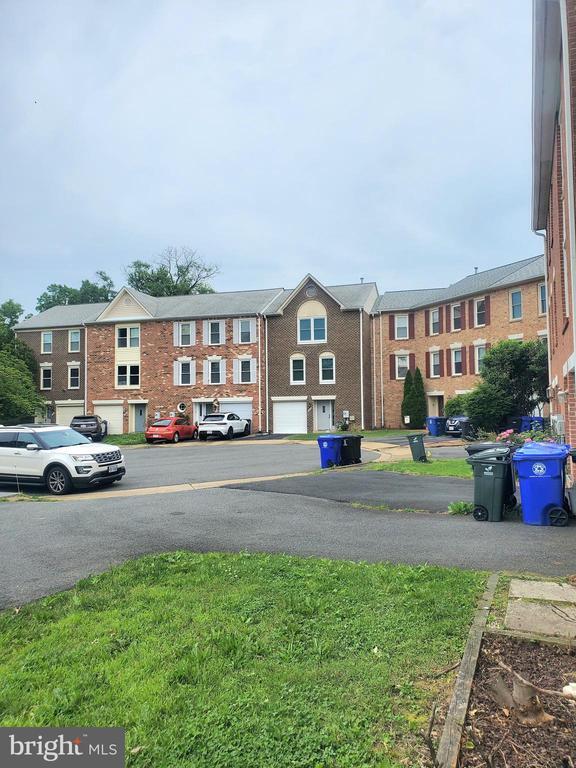 Building Photo - 742 S Granada St