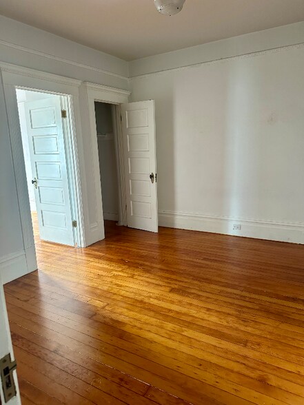 Building Photo - 774 7th Ave
