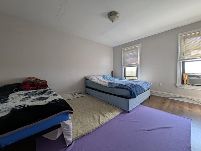 Building Photo - 5158 Hillcrest St