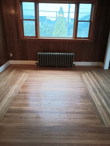 Den - 139 Sigourney St