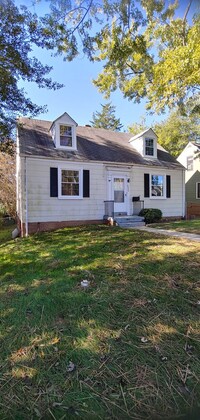 Building Photo - 3-4 BR/ 2 BA Renovated Home in the West End.