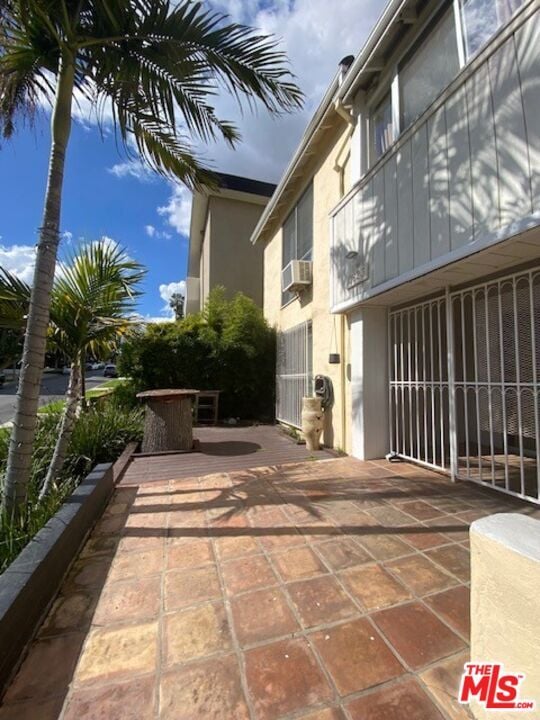 Building Photo - 10623 Kinnard Ave