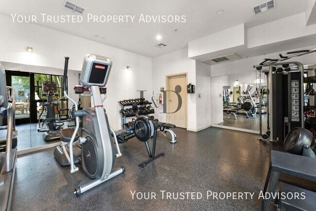 Building Photo - 889 Date St