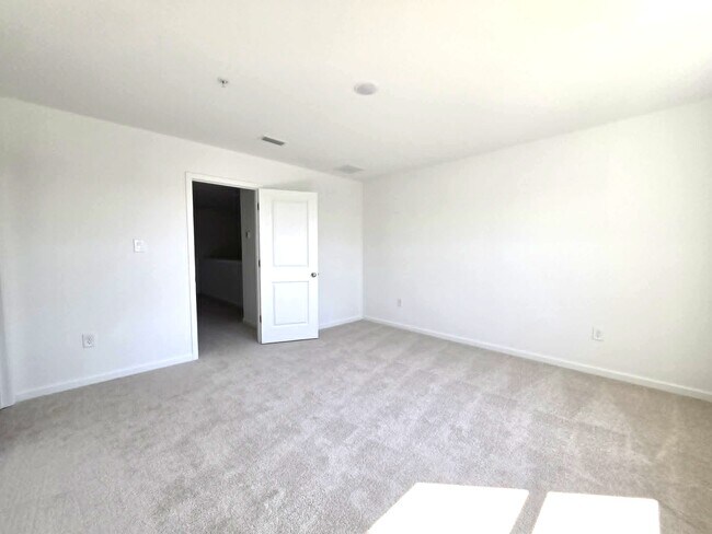 Building Photo - 222 Clement Lp