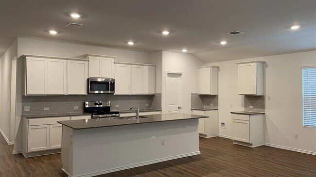 Building Photo - 213 Chickasaw Ln