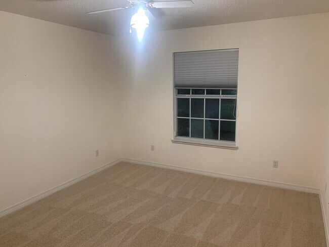 Building Photo - 343 Ruckel Dr