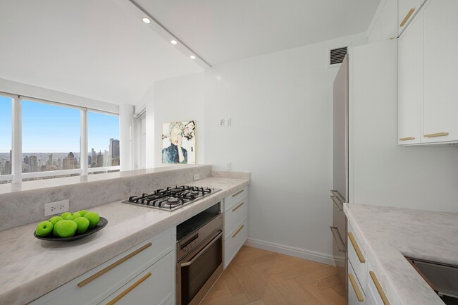 Building Photo - 80 Columbus Cir