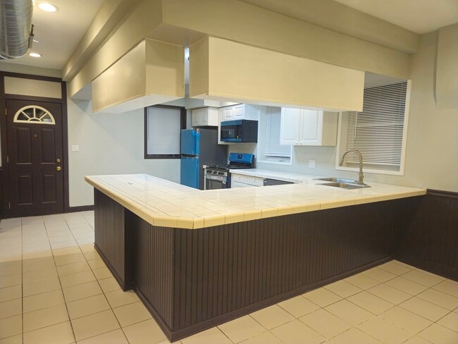 Building Photo - 1819 W Evergreen Ave