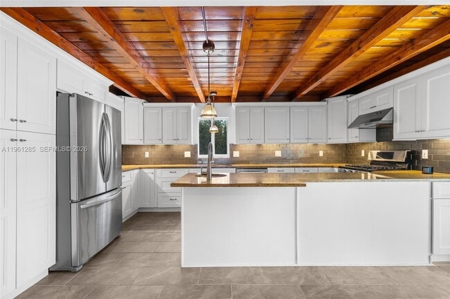 Building Photo - 404 N Shore Dr