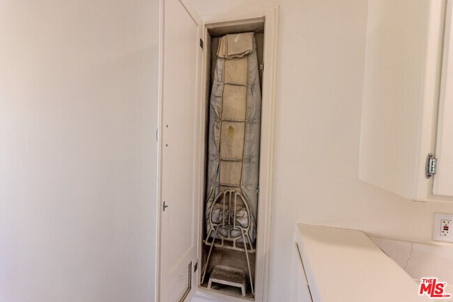 Building Photo - 1940 S Robertson Blvd