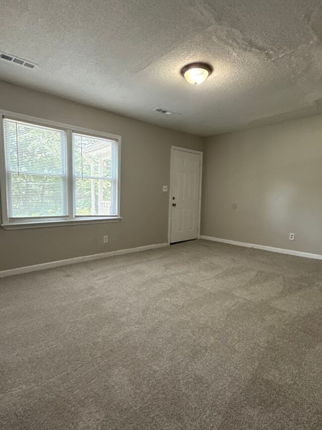 Building Photo - 4 Bed 1 Bath in Atlanta! $500 off for the first month rent!