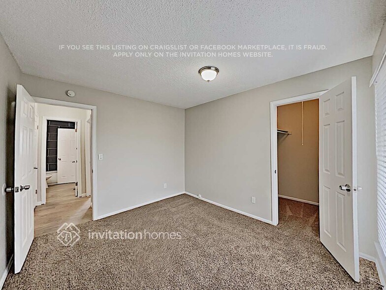 Building Photo - 6003 S Perth St