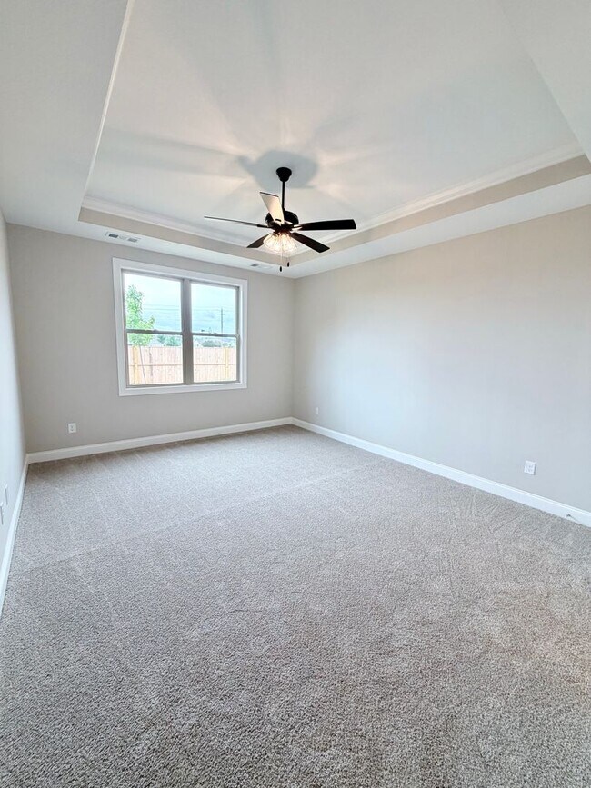 Building Photo - 204 Farmland Cir