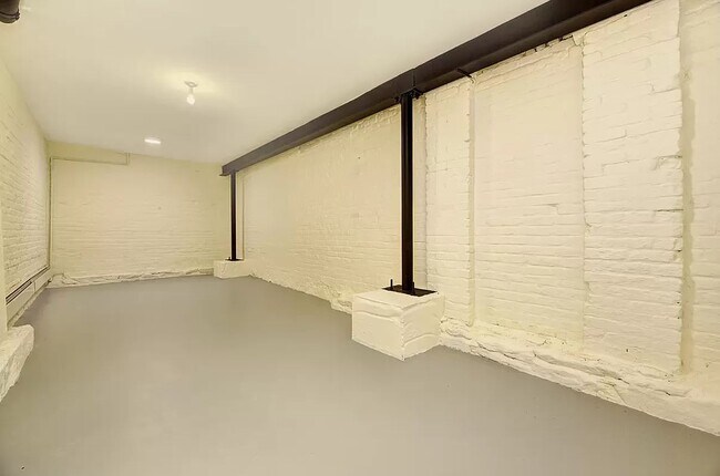 Building Photo - Ninth Avenue