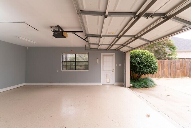 Building Photo - Lovely 4 Bedroom Home in Maumelle