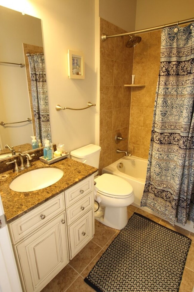 Building Photo - Beautiful Furnished Home Close to Bethany ...
