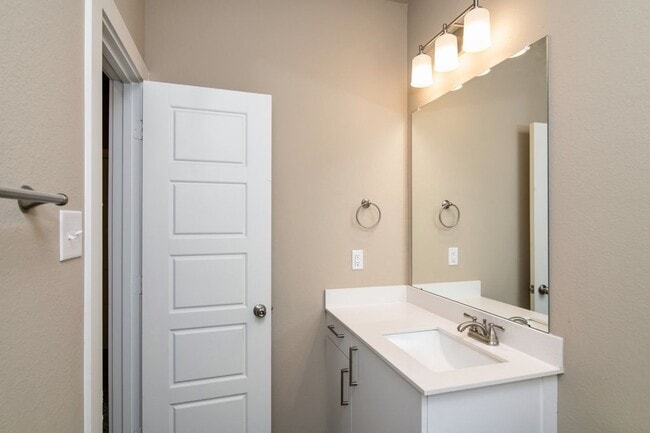 Building Photo - AVAILABLE NOW! GORGEOUS 3 BEDROOM FOUR PLEX LOCATED IN MIDLOTHIAN ISD!