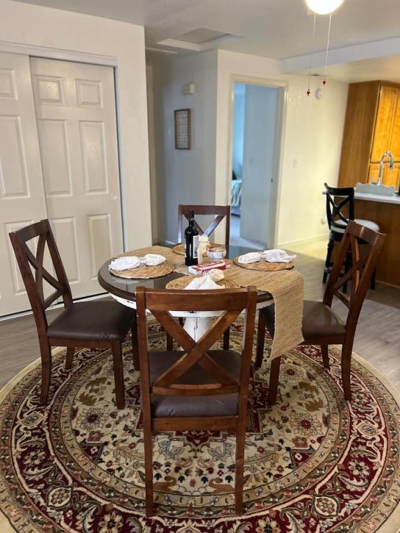 Building Photo - 563 Primrose Dr