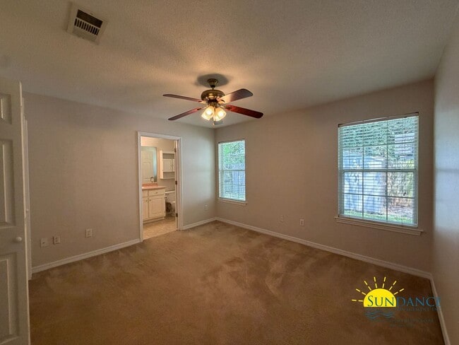 Building Photo - Great 3 Bedroom Home in Fort Walton Beach!