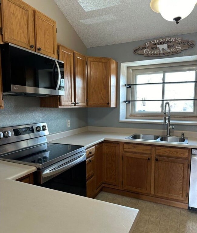 Building Photo - Estes Park Town Home